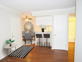 634 East Route 66 2-3 Beds Apartment for Rent - Photo Gallery 2