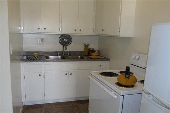 Oak Knoll Apartments