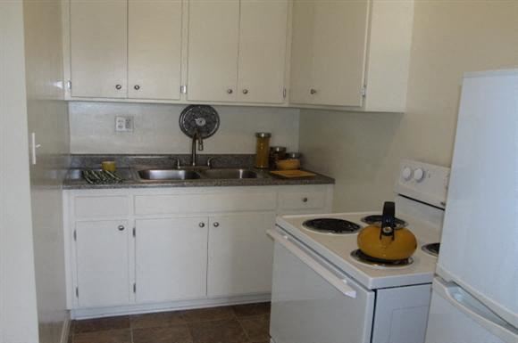 267 South Oak Knoll Avenue 1-3 Beds Apartment for Rent - Photo Gallery 1