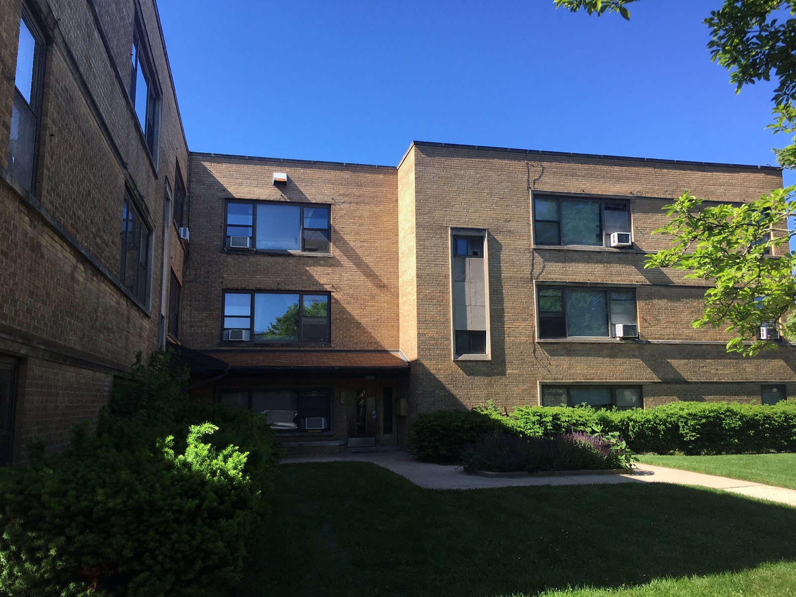 2800 Albion Exterior