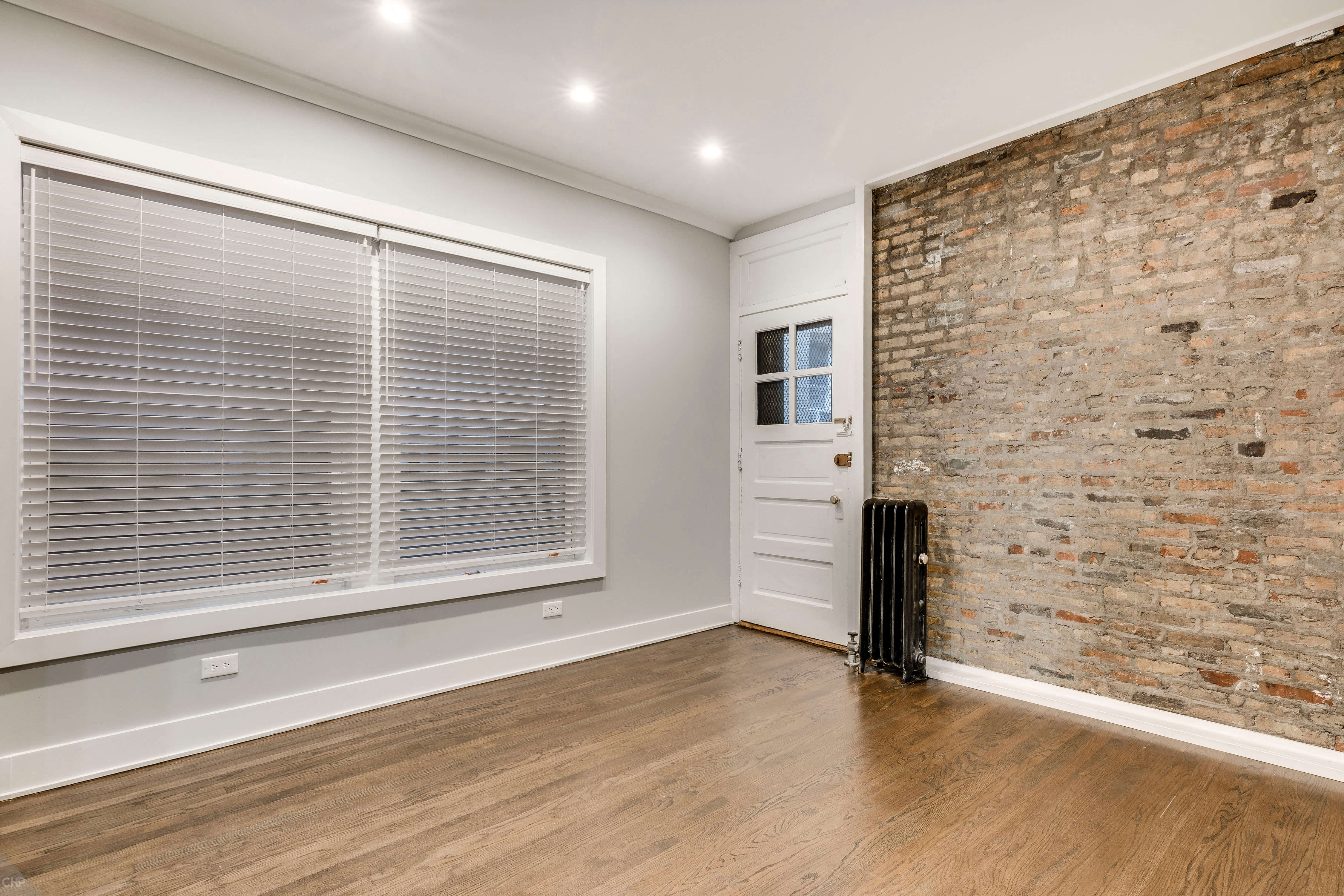 709 W Barry Ave Studio-2 Beds Apartment for Rent - Photo Gallery 1