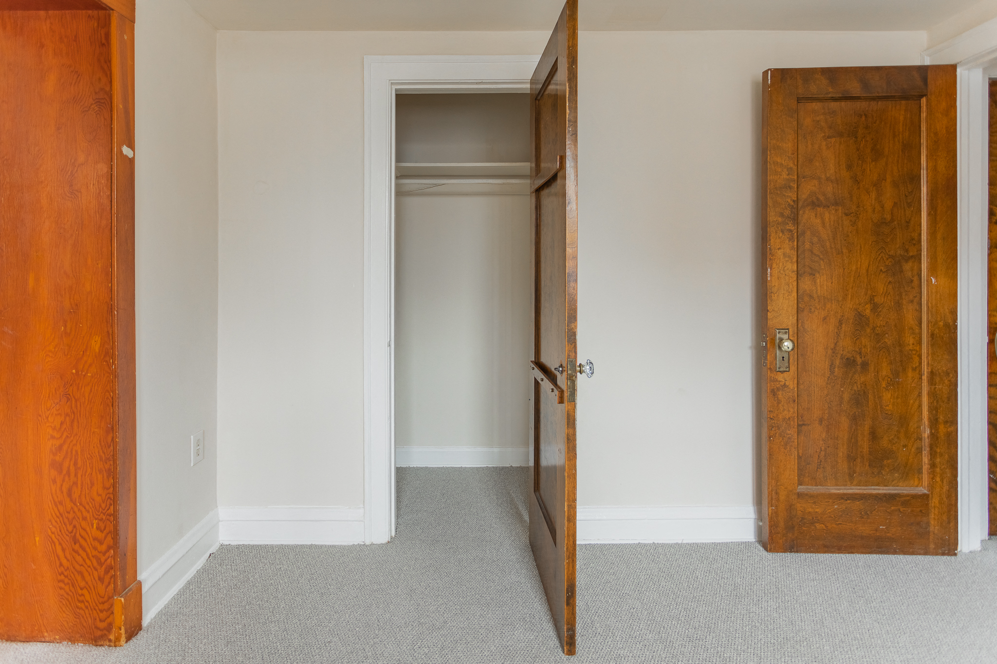 Bedroom Closet 1225-G