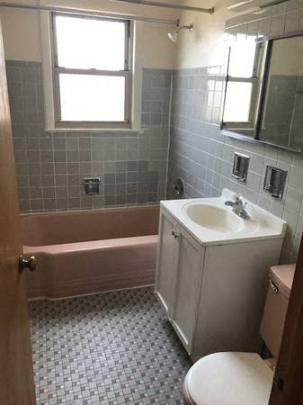 4901-15 Crain Bathroom