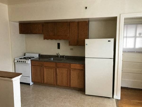 541 Hinman is a similar property to 617 - 625 Grove Apartments located in Evanston