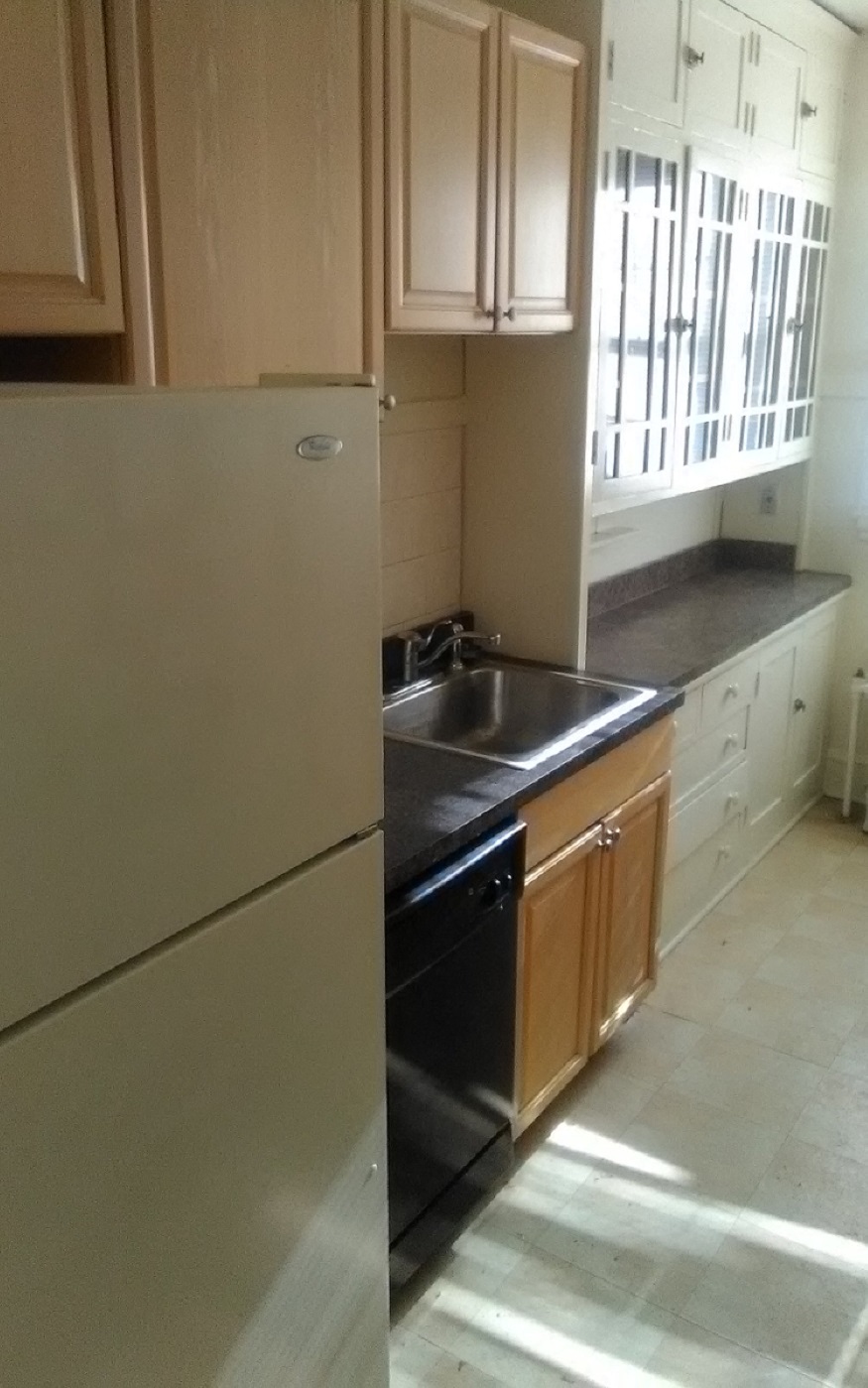 917-925 Hinman Kitchen