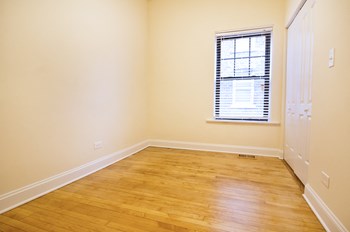 2989 N Lawndale 1-3 Beds Apartment for Rent - Photo Gallery 5