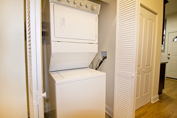 2989 N Lawndale 1-3 Beds Apartment for Rent - Photo Gallery 12