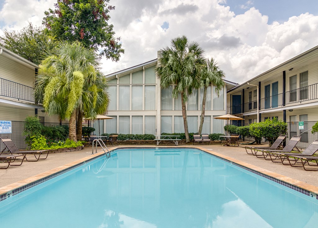 Whispering Oaks Pool