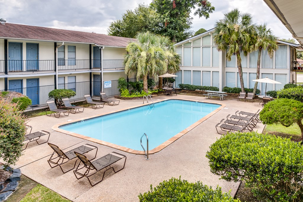 Whispering Oaks Pool