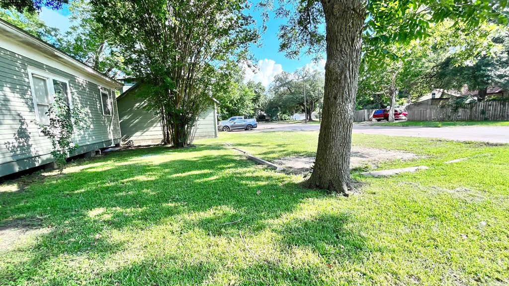 a mobile home is parked next to a tree in a yard