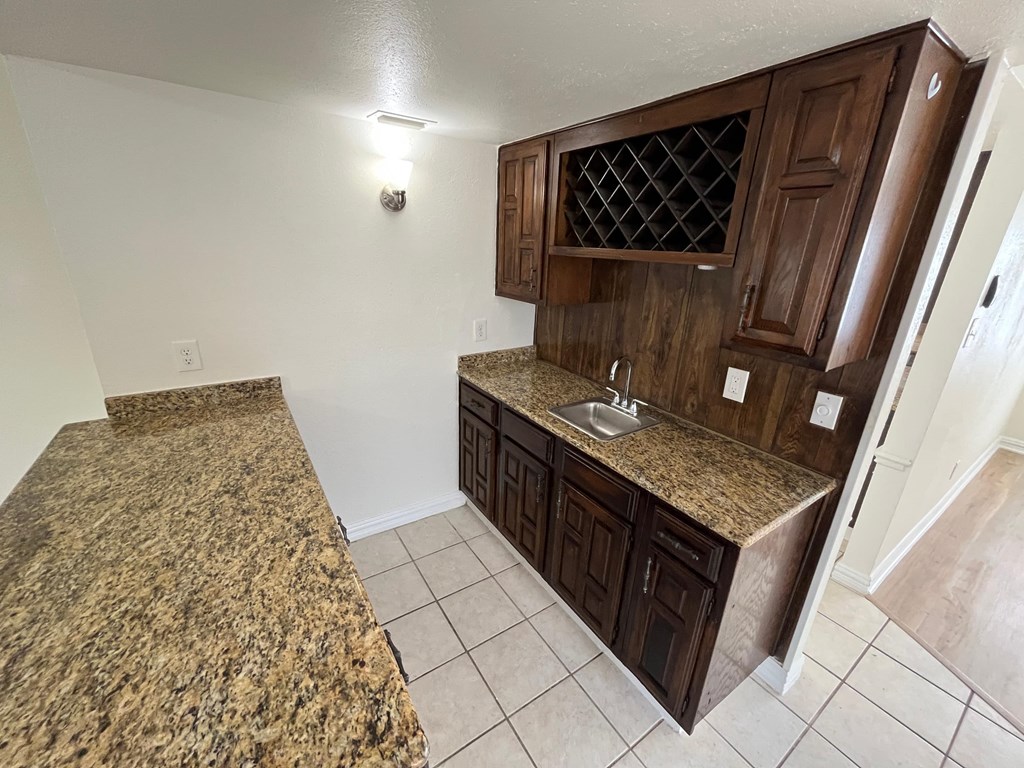 1810 Red Oak Ln 3 Beds House for Rent - Photo Gallery 11
