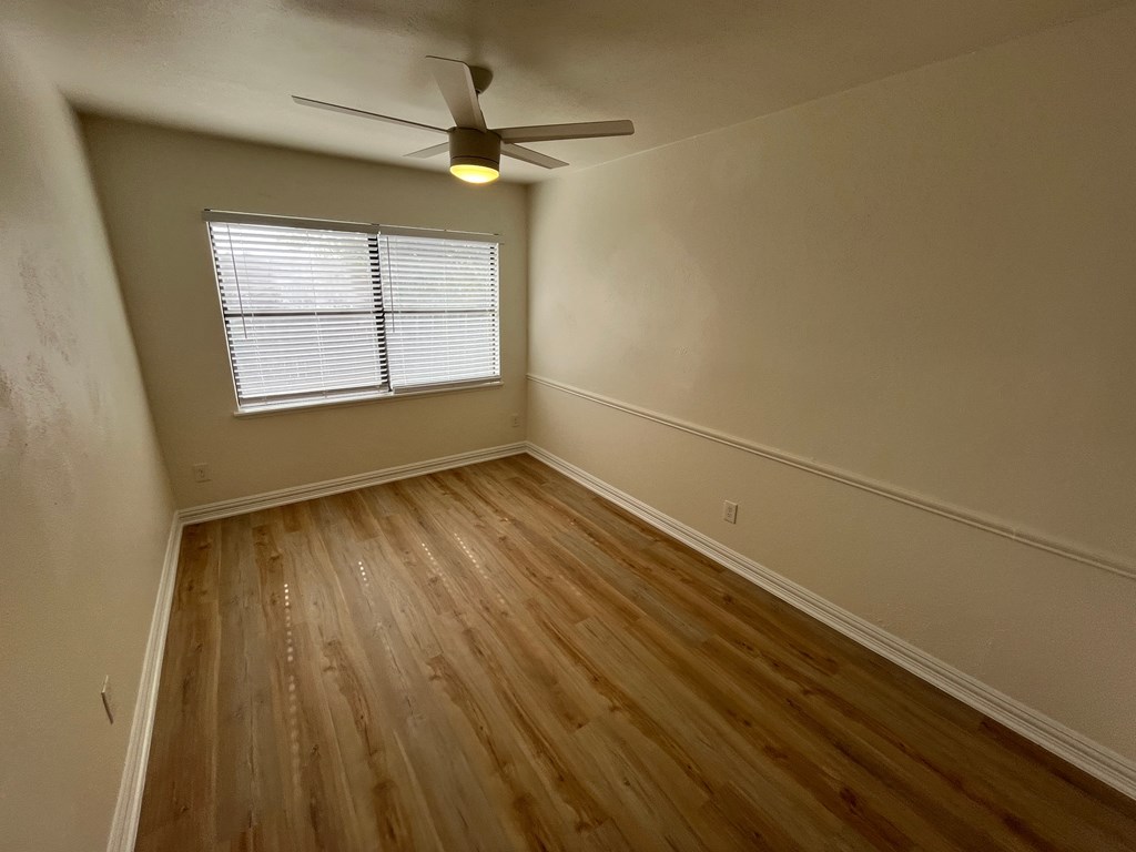 1810 Red Oak Ln 3 Beds House for Rent - Photo Gallery 27