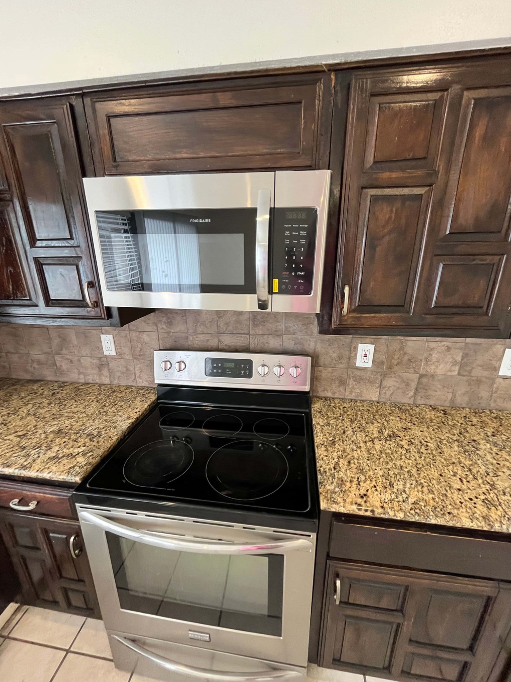 1810 Red Oak Ln 3 Beds House for Rent - Photo Gallery 18