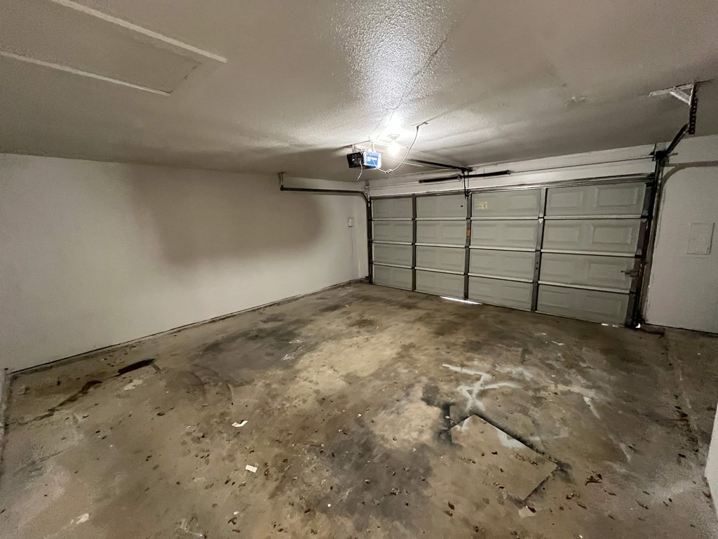 1810 Red Oak Ln 3 Beds House for Rent - Photo Gallery 9