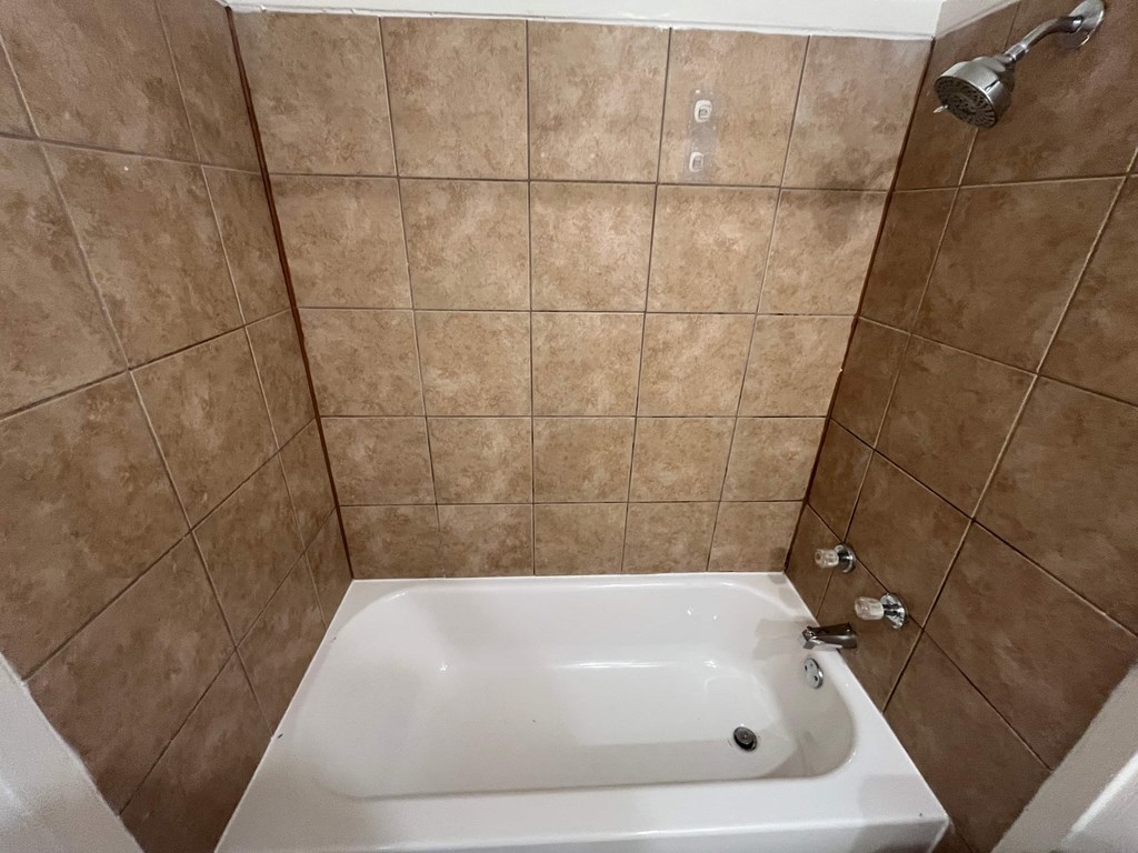 1810 Red Oak Ln 3 Beds House for Rent - Photo Gallery 13