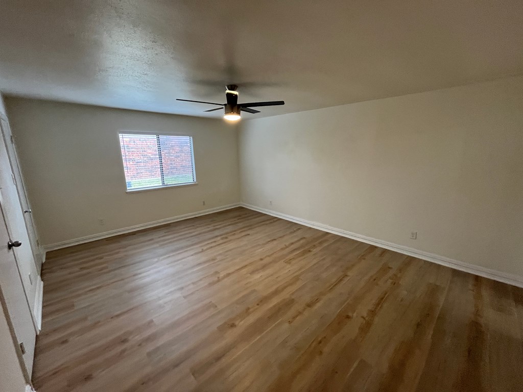 1810 Red Oak Ln 3 Beds House for Rent - Photo Gallery 25