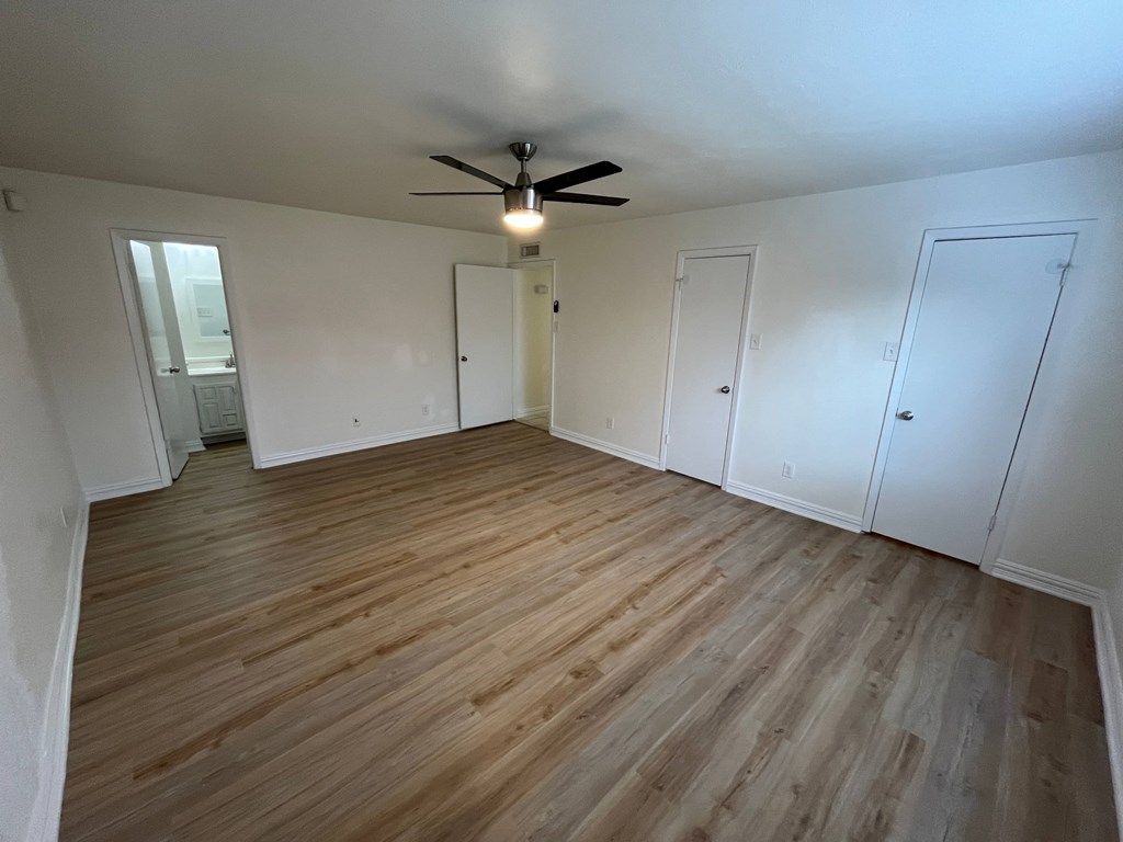 1810 Red Oak Ln 3 Beds House for Rent - Photo Gallery 5