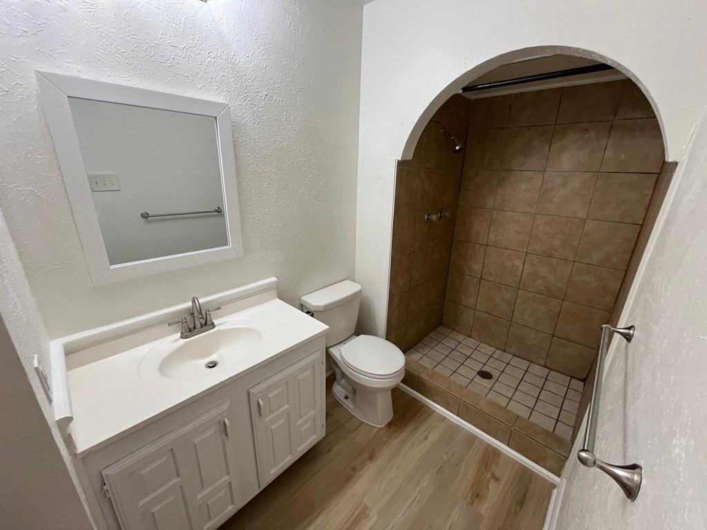 1810 Red Oak Ln 3 Beds House for Rent - Photo Gallery 26