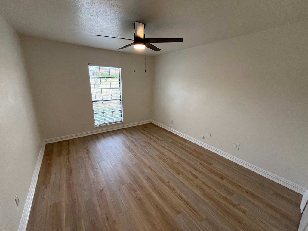 1810 Red Oak Ln 3 Beds House for Rent - Photo Gallery 7