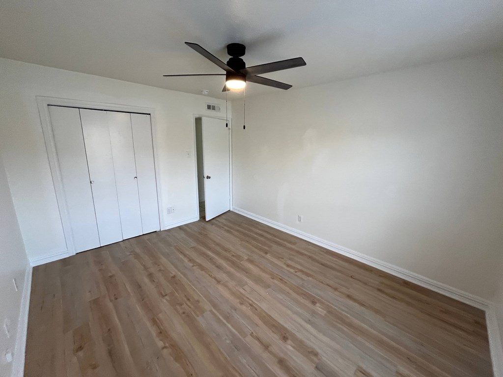 1810 Red Oak Ln 3 Beds House for Rent - Photo Gallery 8