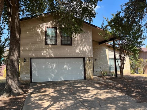 1707 Aurora Dr 4 Beds Apartment for Rent