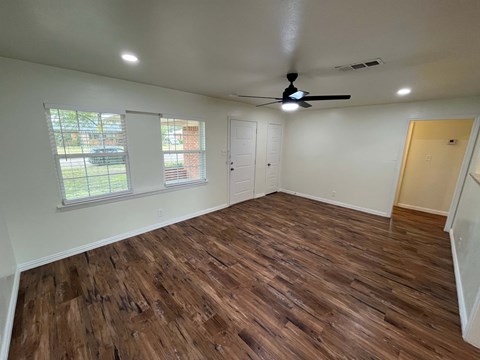 2214 Mockingbird Ln 3 Beds House for Rent - Photo Gallery 4
