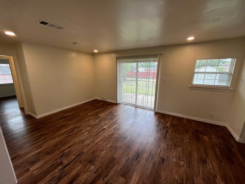 2214 Mockingbird Ln 3 Beds House for Rent - Photo Gallery 8