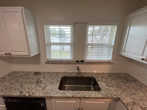 2214 Mockingbird Ln 3 Beds House for Rent - Photo Gallery 12