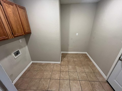 2405 Brookside Dr 3 Beds Apartment for Rent