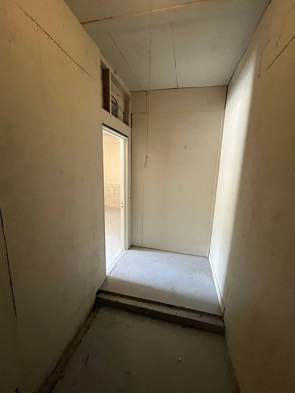 the room is primed and ready for the paint to be applied