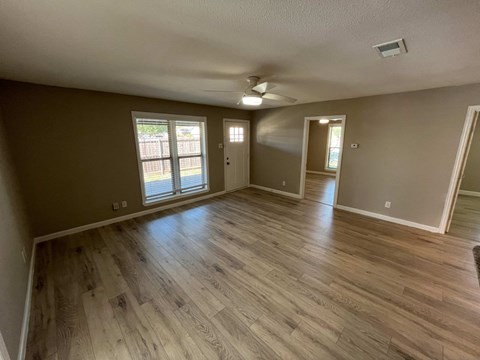 600 Royal Crest Dr 3 Beds Apartment for Rent