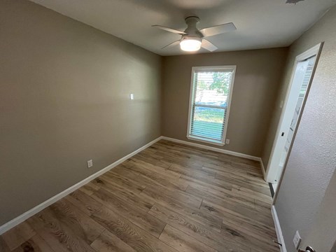 600 Royal Crest Dr 3 Beds Apartment for Rent