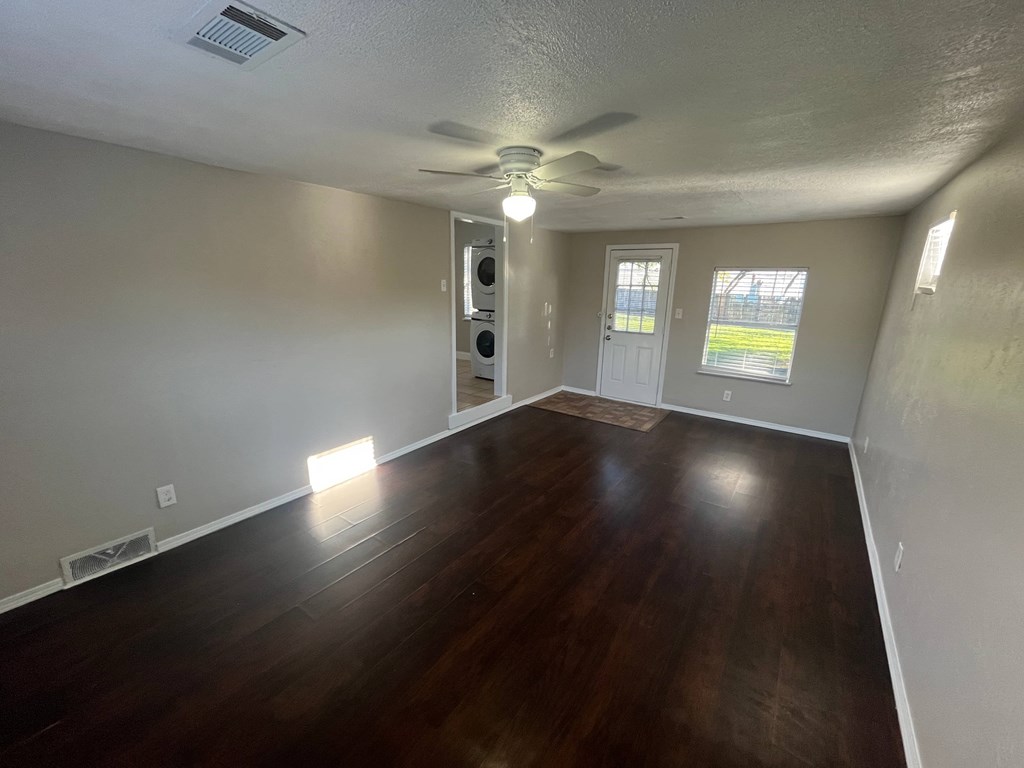 3248 S Llewellyn Ave 3 Beds House for Rent - Photo Gallery 4