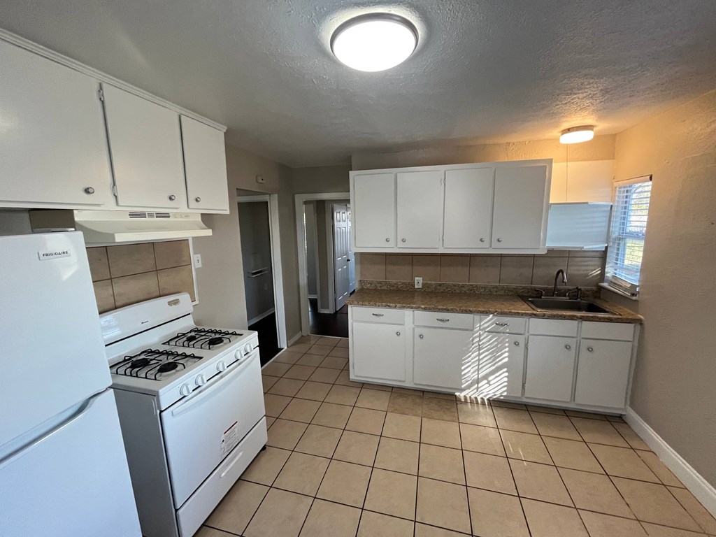 3248 S Llewellyn Ave 3 Beds House for Rent - Photo Gallery 5