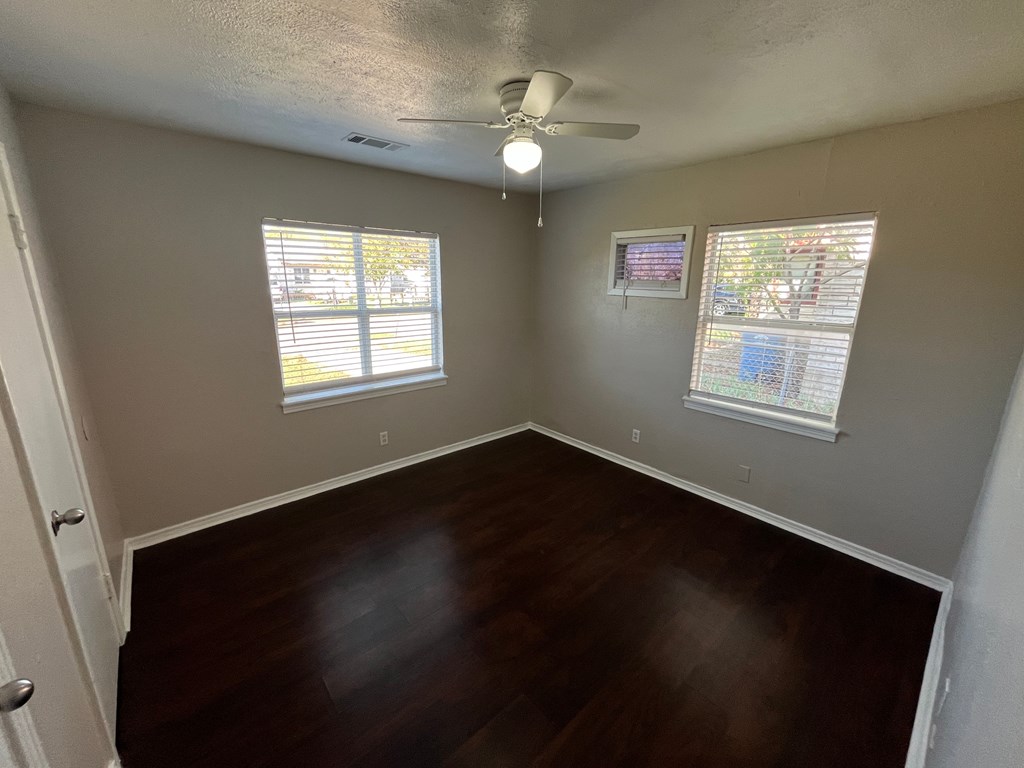 3248 S Llewellyn Ave 3 Beds House for Rent - Photo Gallery 17