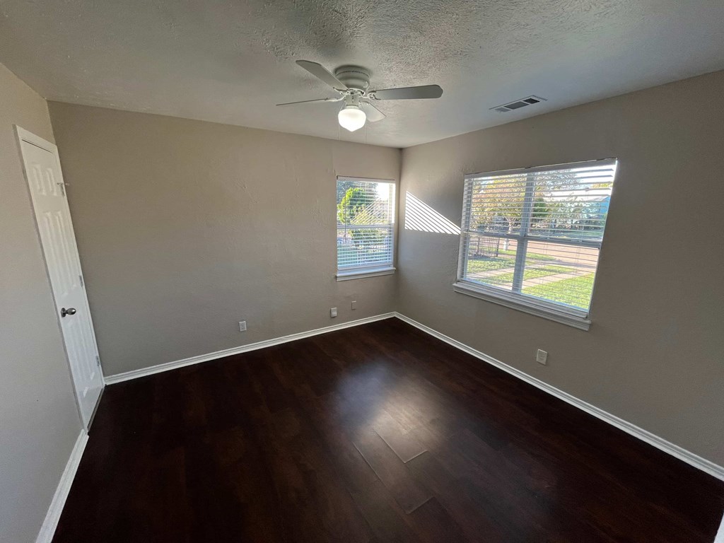 3248 S Llewellyn Ave 3 Beds House for Rent - Photo Gallery 2