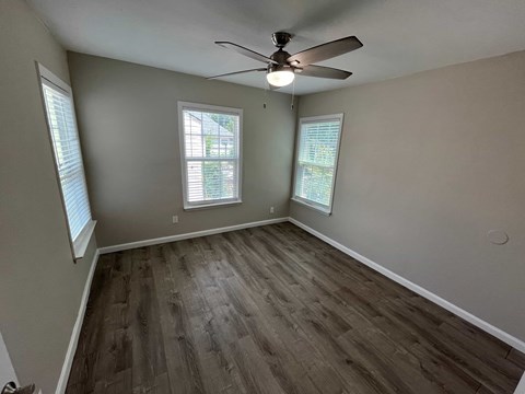 2546 Searcy Dr 2 Beds Apartment for Rent