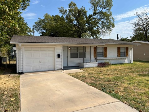 317 E Ridgewood Dr 3 Beds Apartment for Rent