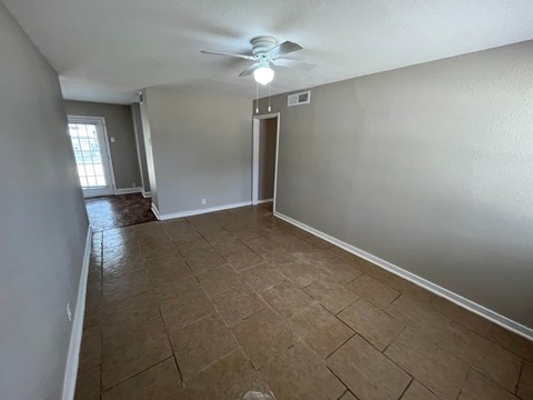 317 E Ridgewood Dr 3 Beds Apartment for Rent