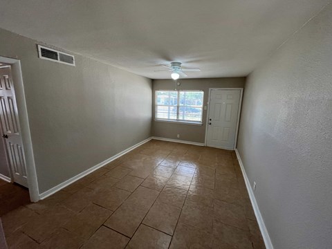 317 E Ridgewood Dr 3 Beds Apartment for Rent
