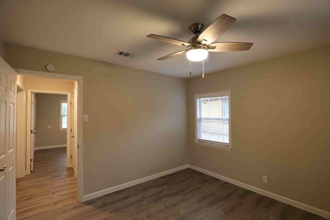 710 Apache Trce 3 Beds Apartment for Rent