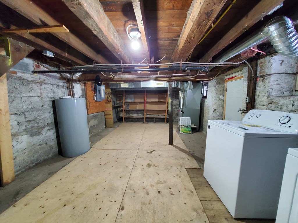 a basement with a washing machine and a dryer in it