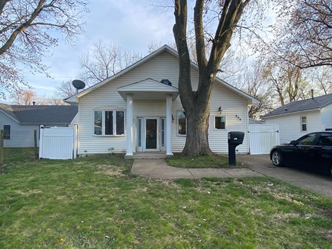 806 East London Avenue 2 Beds Apartment for Rent