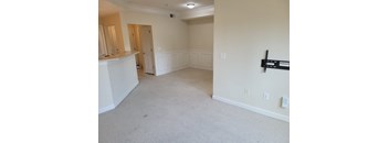 2/1 943 sqft