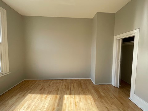4.5 Russell St. E Studio-2 Beds Apartment for Rent - Photo Gallery 7