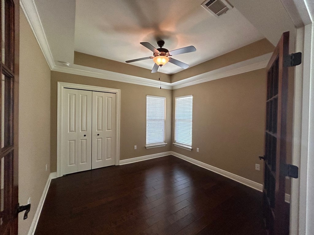 a empty room with a ceiling fan and a window