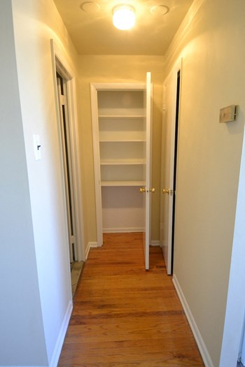 2619-31 South 19th Street Studio-2 Beds Apartment for Rent - Photo Gallery 4
