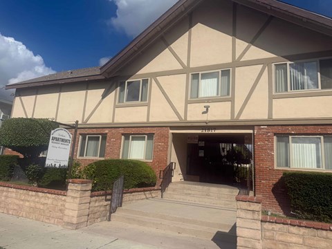 21817 Lanark Street 3 Beds Apartment for Rent
