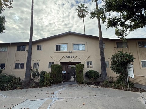 5061 Woodman Avenue 3 Beds Apartment for Rent