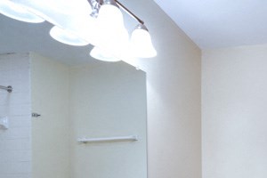 Amherst Manor Apartments - Full Bath 1